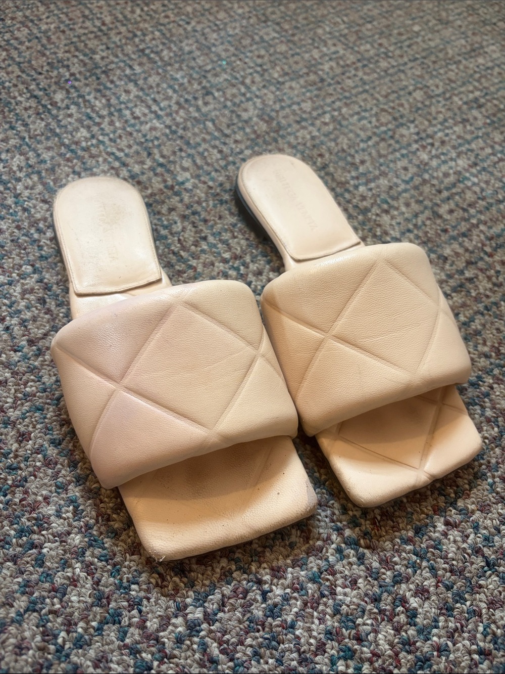 Bottega Vaneta Lido Flat Sandals cream size 36